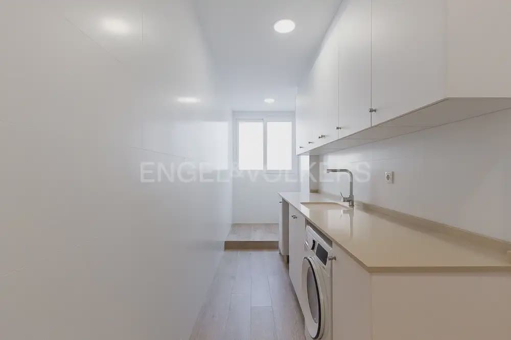Appartement de 3 chambres à louer à Valence ville avec garage - 3 500 € (Ref: 10079123)