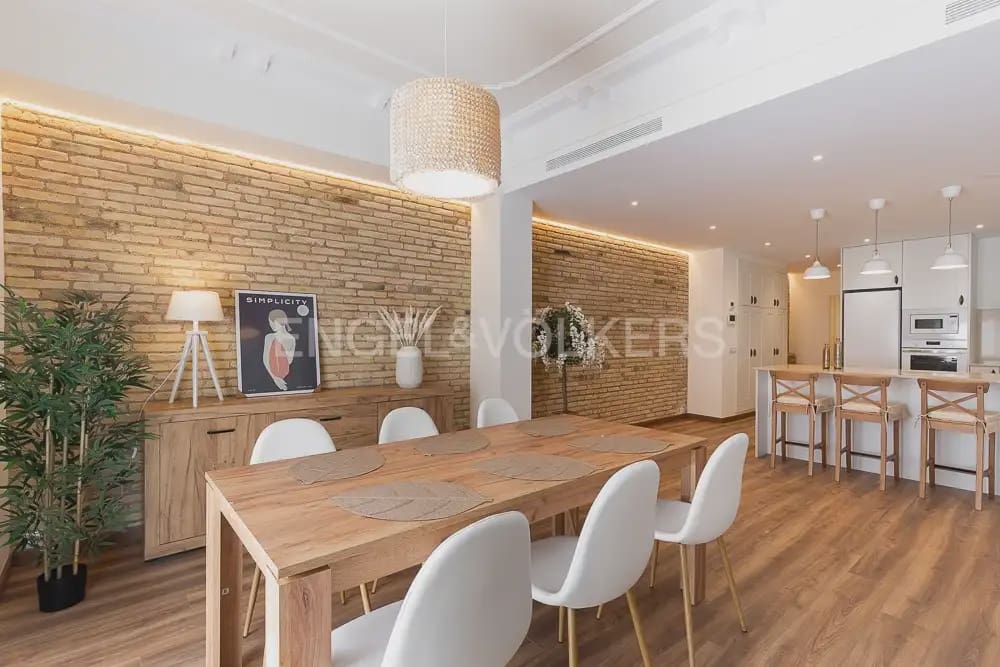 Appartement de 3 chambres à louer à Valence ville avec garage - 3 500 € (Ref: 10079123)