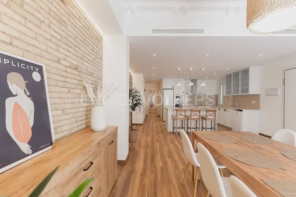 Appartement de 3 chambres à louer à Valence ville avec garage - 3 500 € (Ref: 10079123)
