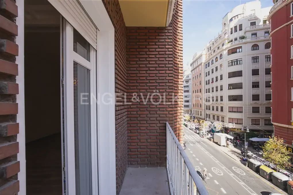 Appartement de 3 chambres à louer à Valence ville avec garage - 3 500 € (Ref: 10079123)