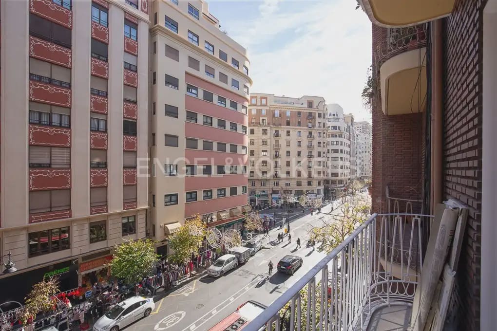 Appartement de 3 chambres à louer à Valence ville avec garage - 3 500 € (Ref: 10079123)