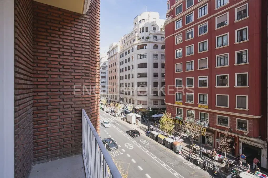 Appartement de 3 chambres à louer à Valence ville avec garage - 3 500 € (Ref: 10079123)