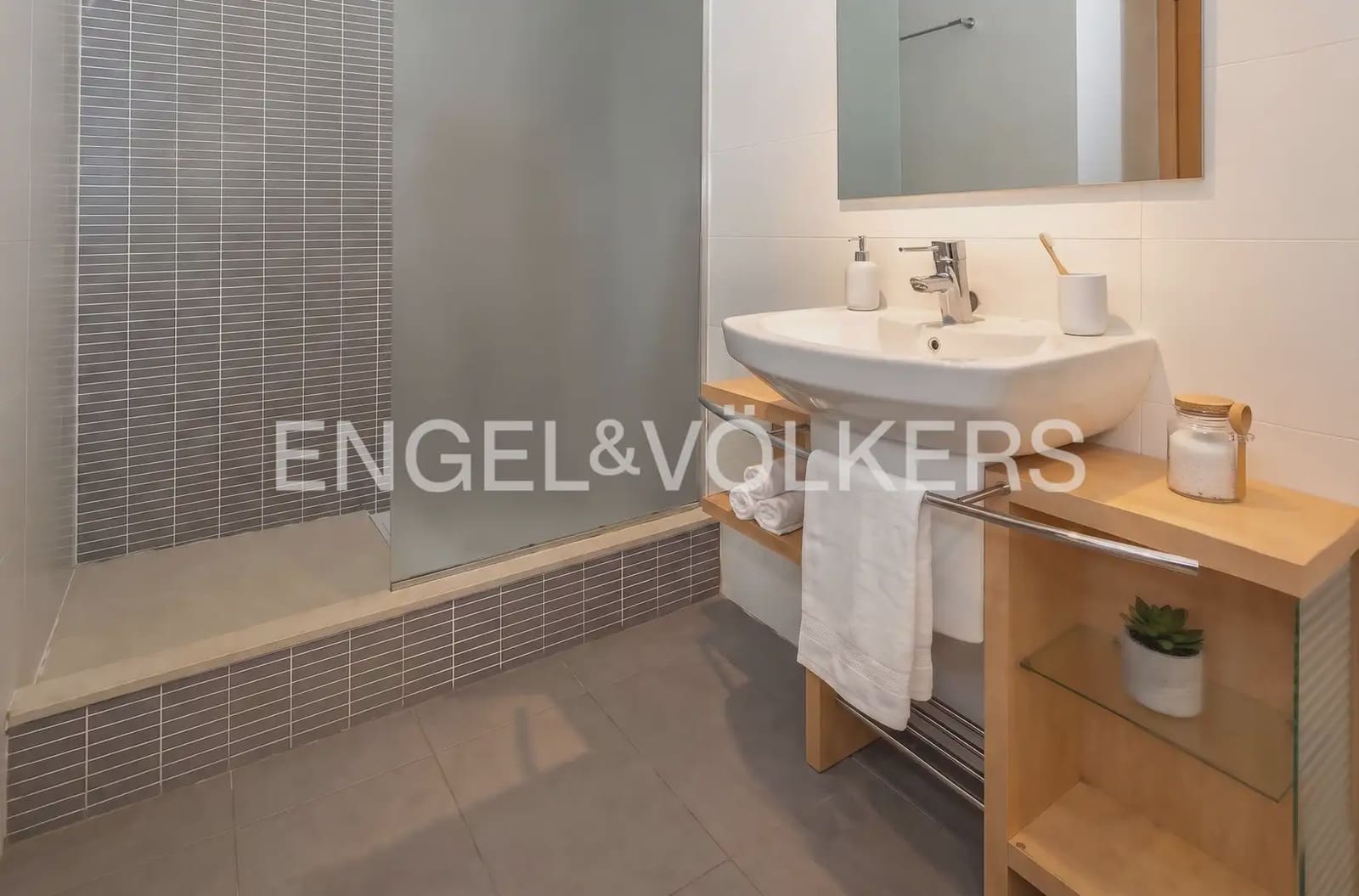 2 Zimmer Wohnung zu verkaufen in Castello de la Plana mit Pool Garage - 250.000 € (Ref: 10079124)