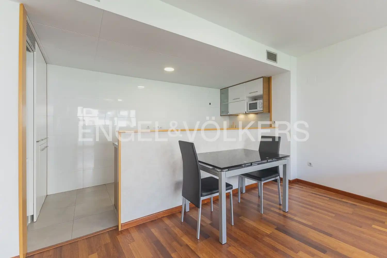 Piso de 2 habitaciones en València ciudad en alquiler con piscina garaje - 1.800 € (Ref: 10082156)
