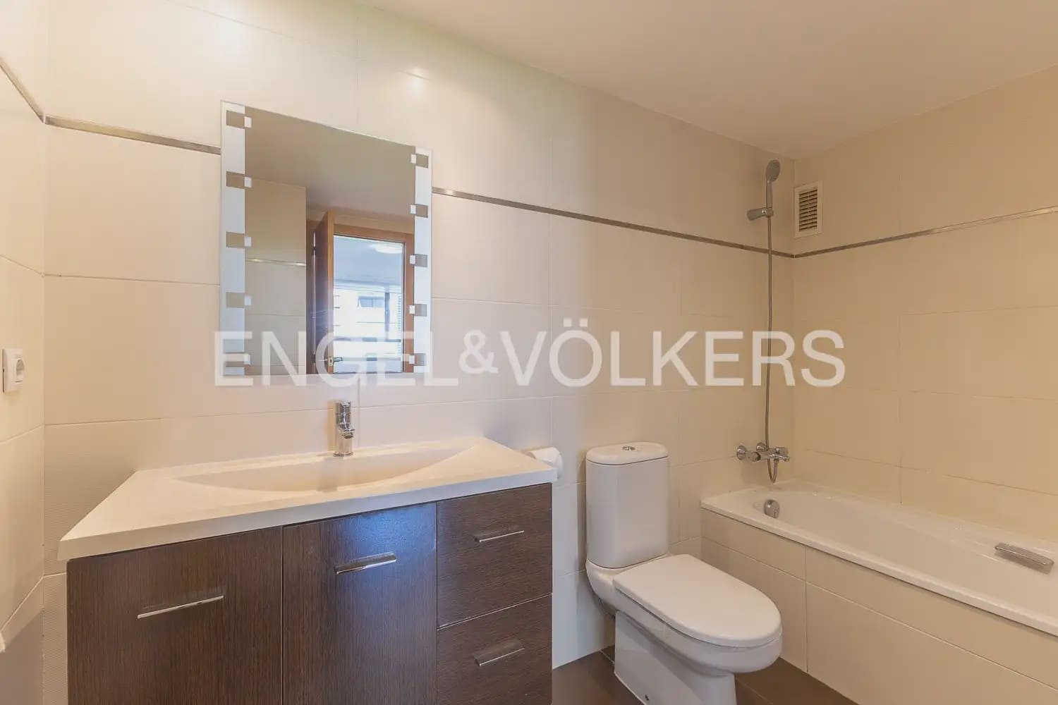 Piso de 2 habitaciones en València ciudad en alquiler con piscina garaje - 1.800 € (Ref: 10082156)