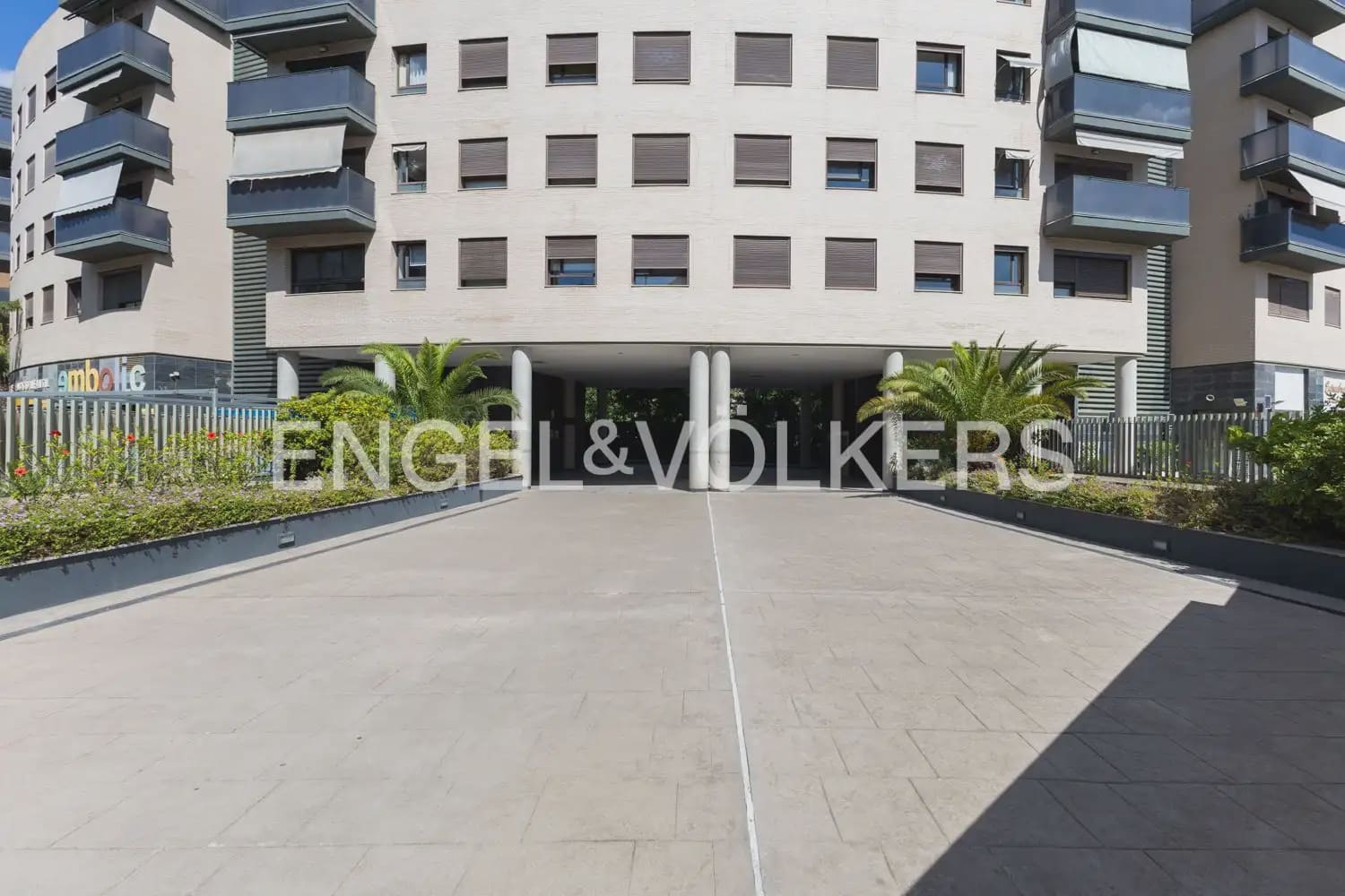 Piso de 2 habitaciones en València ciudad en alquiler con piscina garaje - 1.800 € (Ref: 10082156)