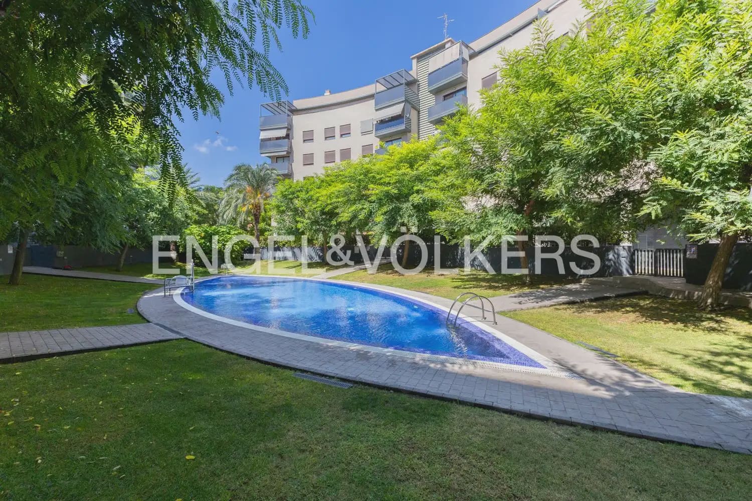 Piso de 2 habitaciones en València ciudad en alquiler con piscina garaje - 1.800 € (Ref: 10082156)