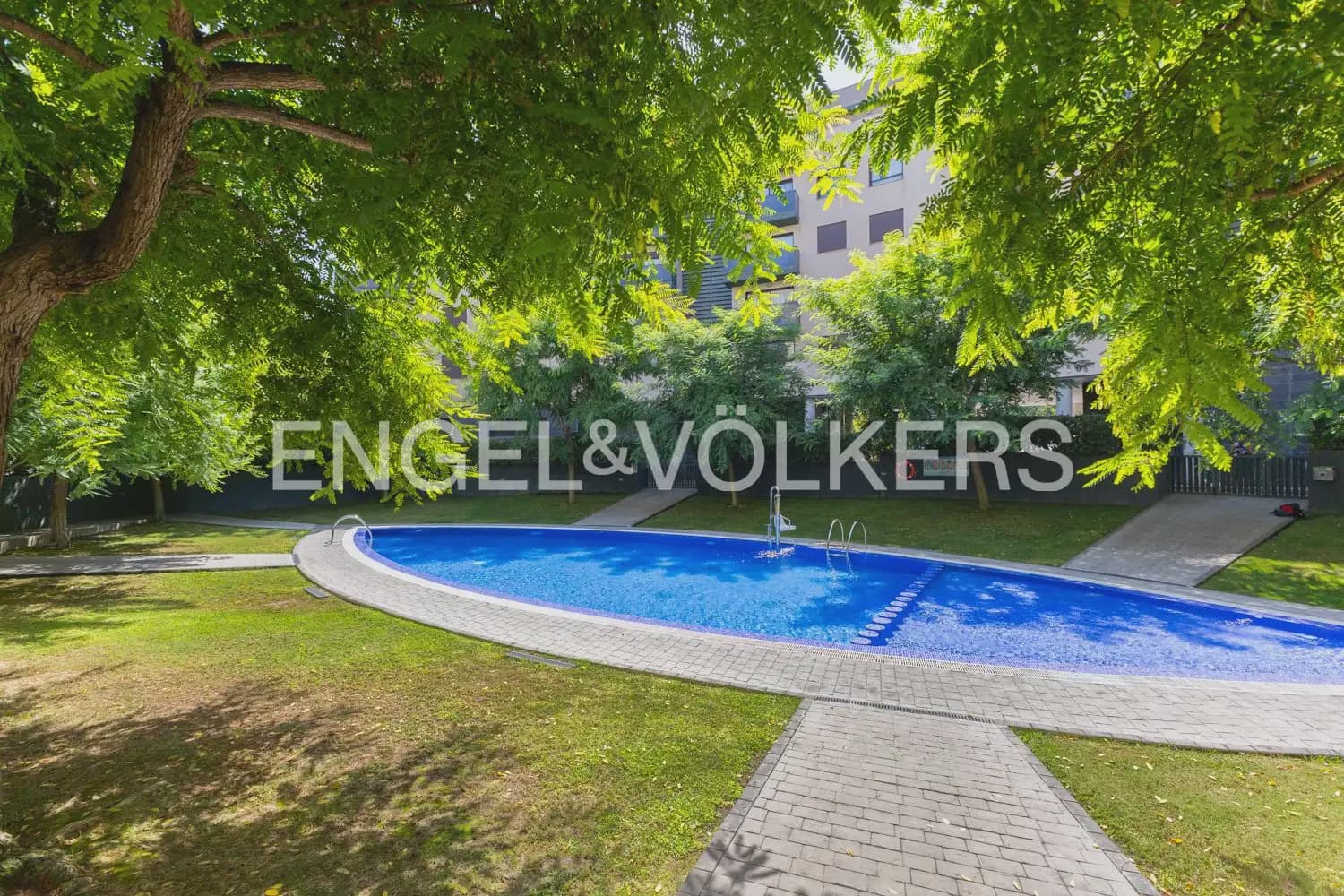 Piso de 2 habitaciones en València ciudad en alquiler con piscina garaje - 1.800 € (Ref: 10082156)