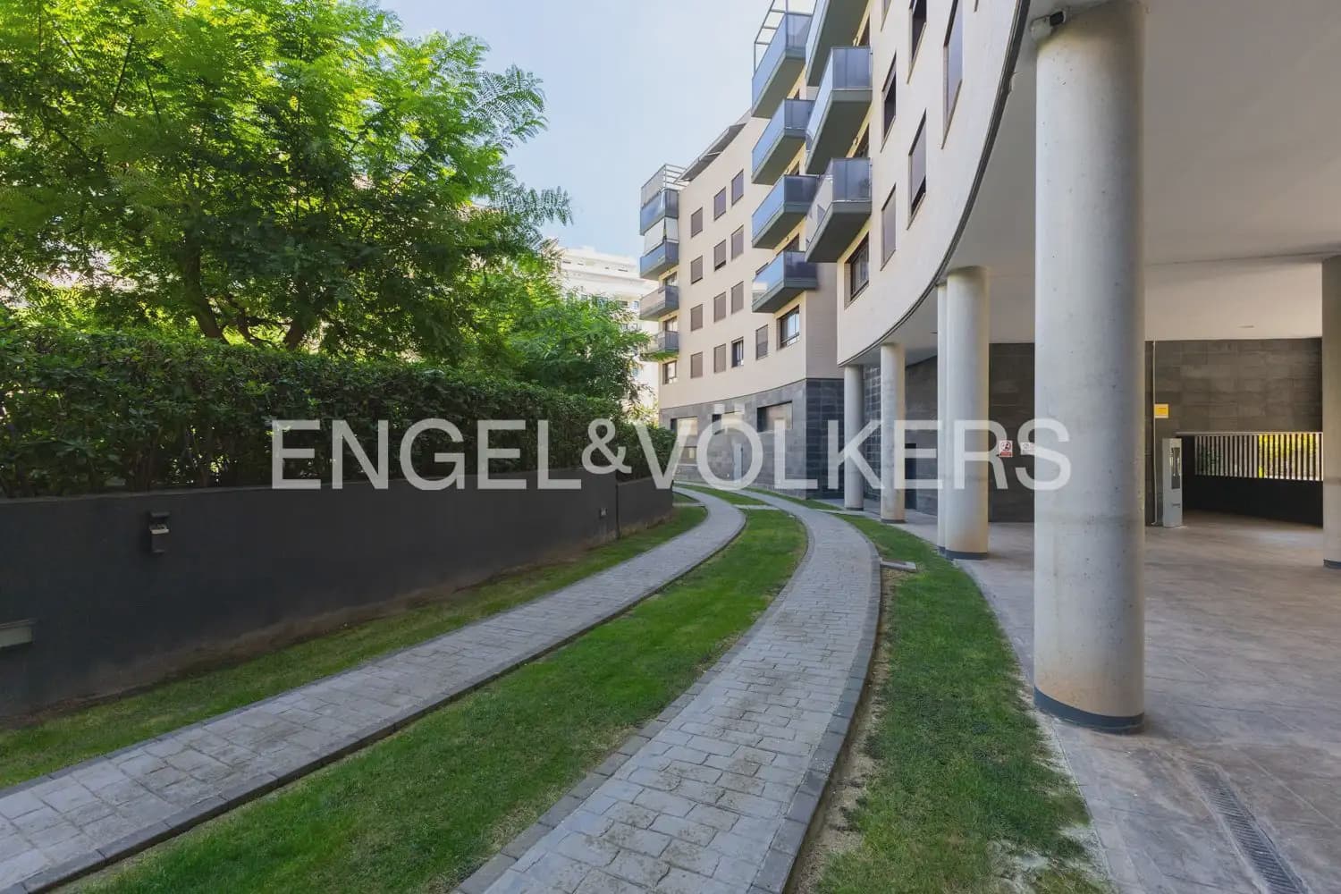 Piso de 2 habitaciones en València ciudad en alquiler con piscina garaje - 1.800 € (Ref: 10082156)