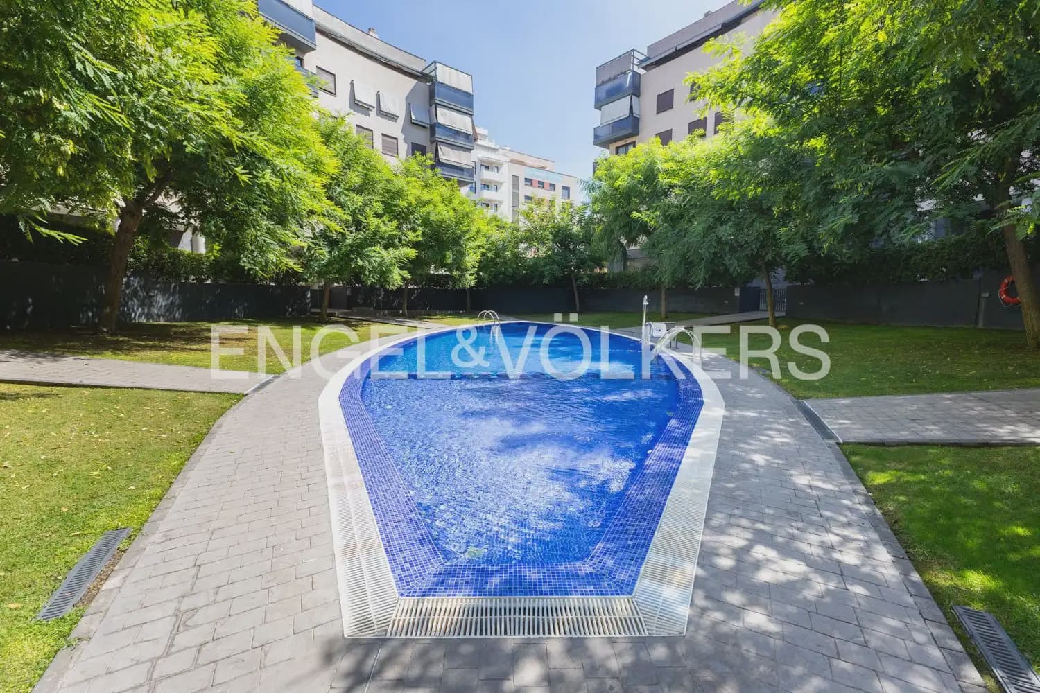 Piso de 2 habitaciones en València ciudad en alquiler con piscina garaje - 1.800 € (Ref: 10082156)