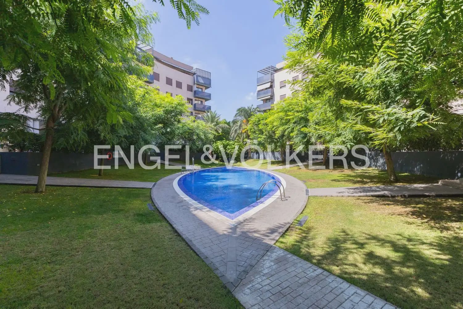 Piso de 2 habitaciones en València ciudad en alquiler con piscina garaje - 1.800 € (Ref: 10082156)