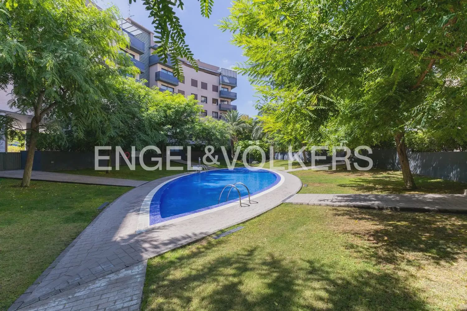 Piso de 2 habitaciones en València ciudad en alquiler con piscina garaje - 1.800 € (Ref: 10082156)