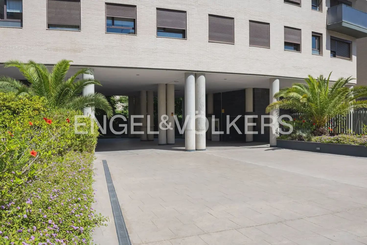 Piso de 2 habitaciones en València ciudad en alquiler con piscina garaje - 1.800 € (Ref: 10082156)