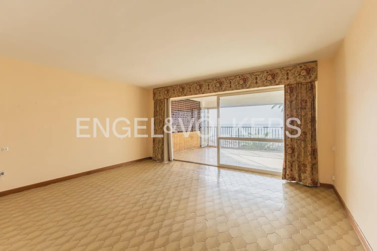 4 slaapkamer Flat te koop in Benicassim met garage - € 1.100.000 (Ref: 10085261)