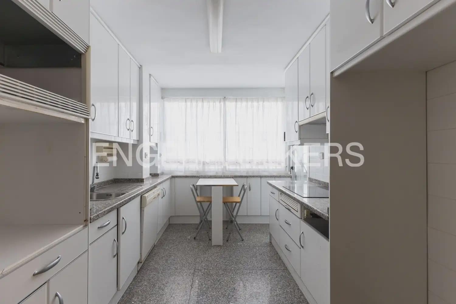 4 slaapkamer Flat te koop in Benicassim met garage - € 1.100.000 (Ref: 10085261)