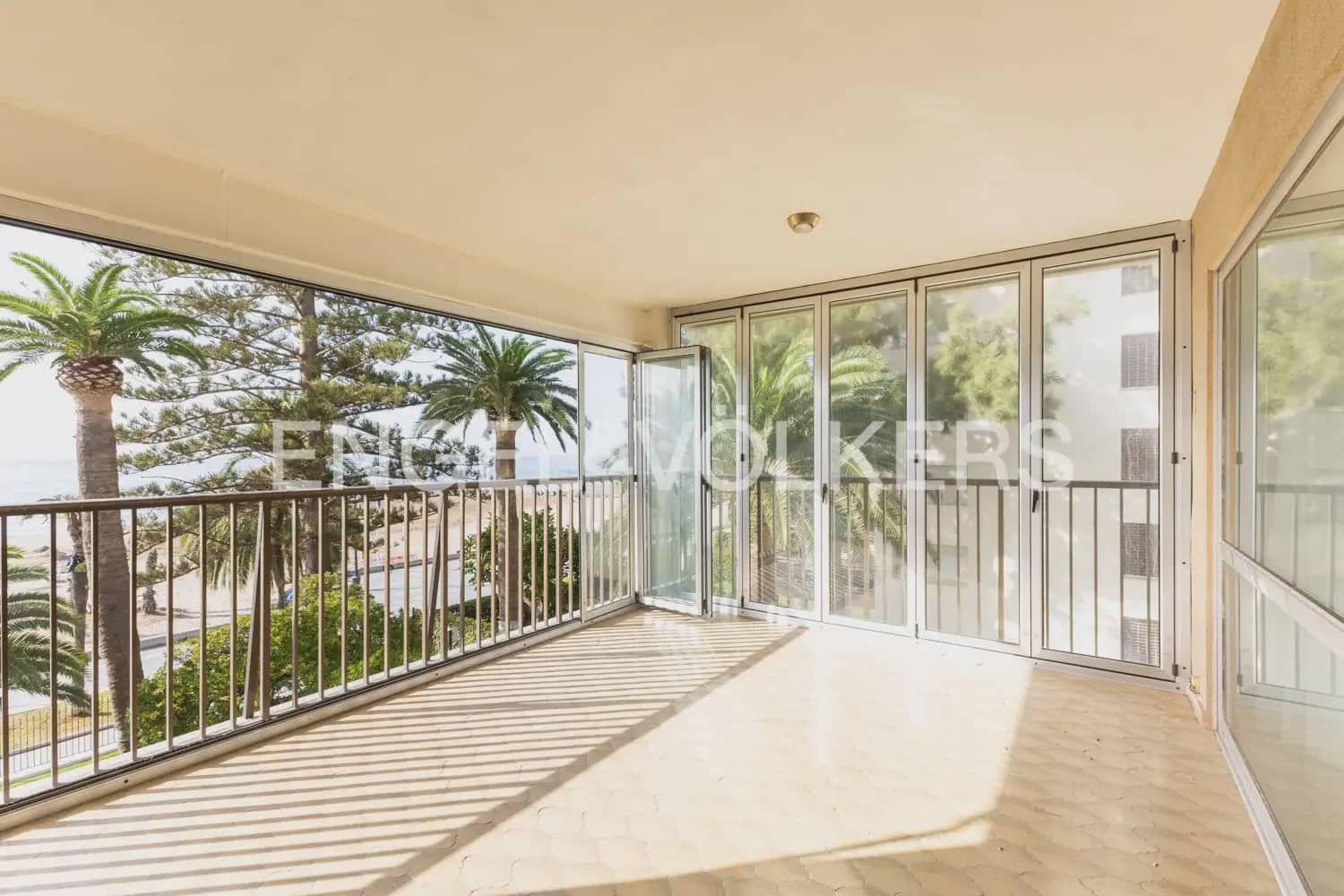 4 slaapkamer Flat te koop in Benicassim met garage - € 1.100.000 (Ref: 10085261)