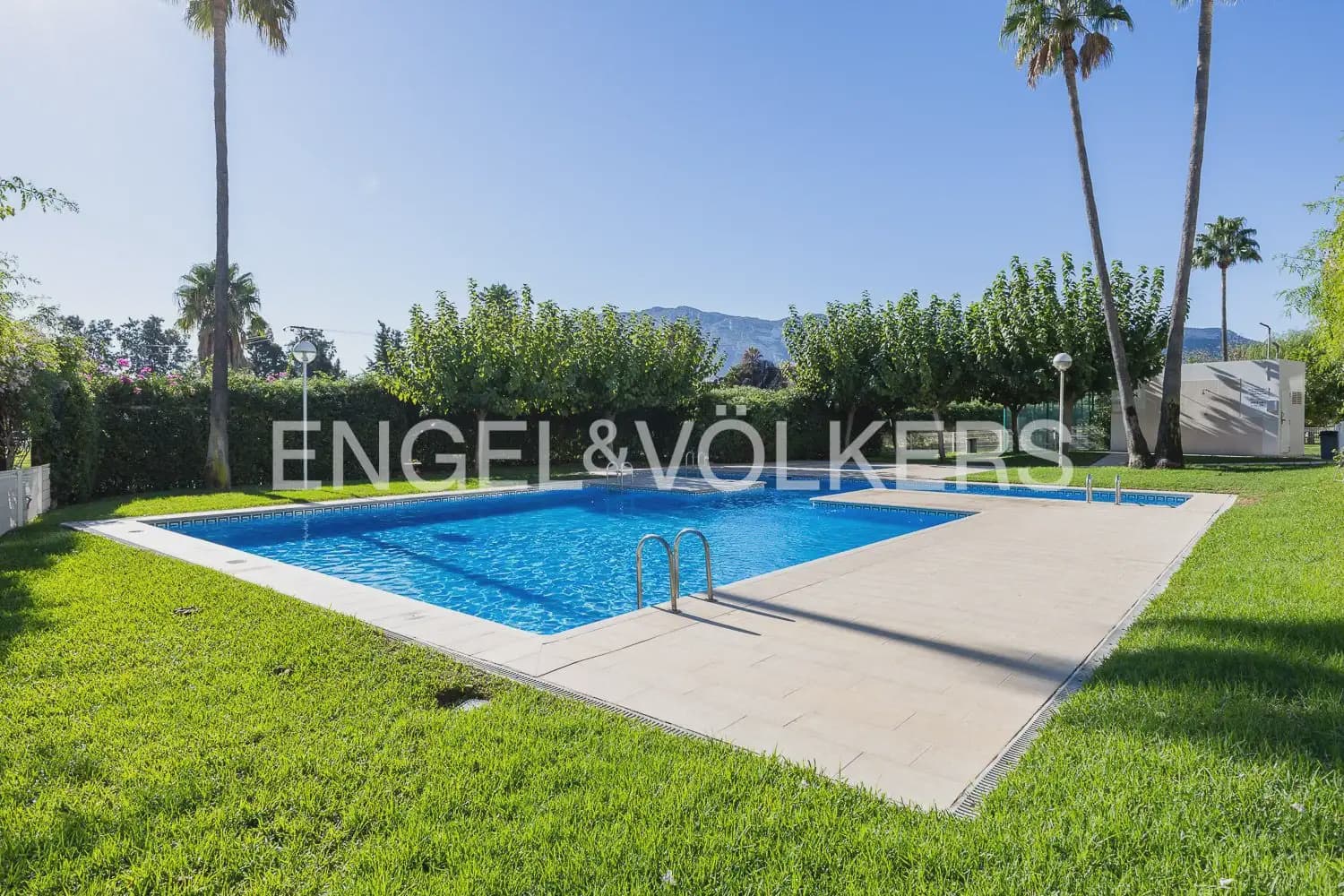 2 slaapkamer Flat te koop in Denia met zwembad garage - € 340.000 (Ref: 10086434)