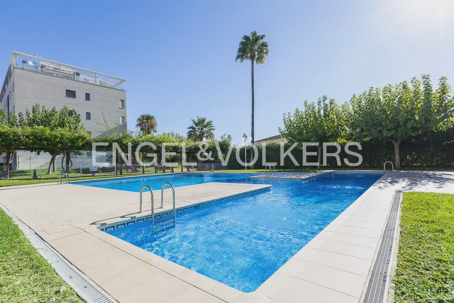 2 slaapkamer Flat te koop in Denia met zwembad garage - € 340.000 (Ref: 10086434)