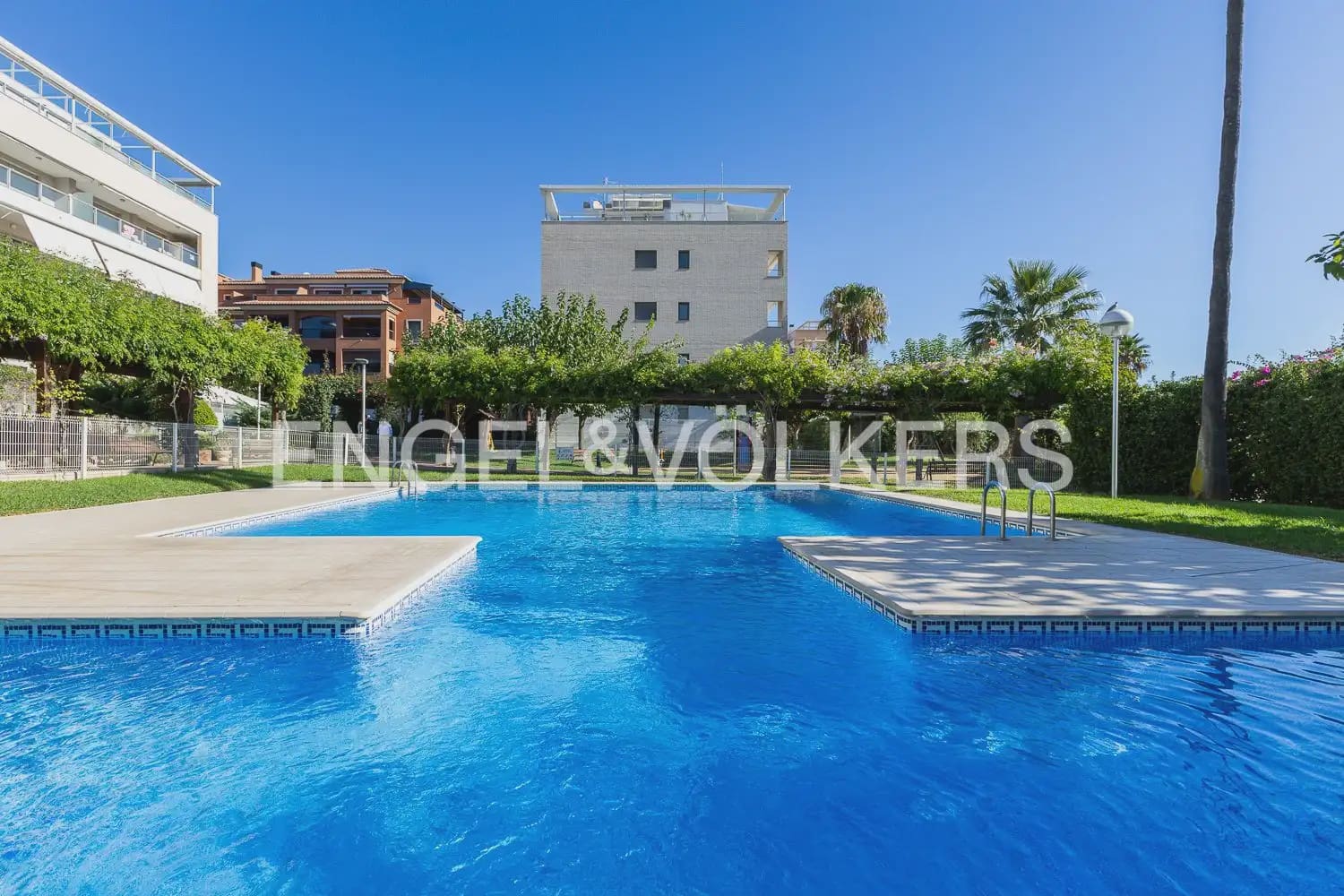 2 slaapkamer Flat te koop in Denia met zwembad garage - € 340.000 (Ref: 10086434)