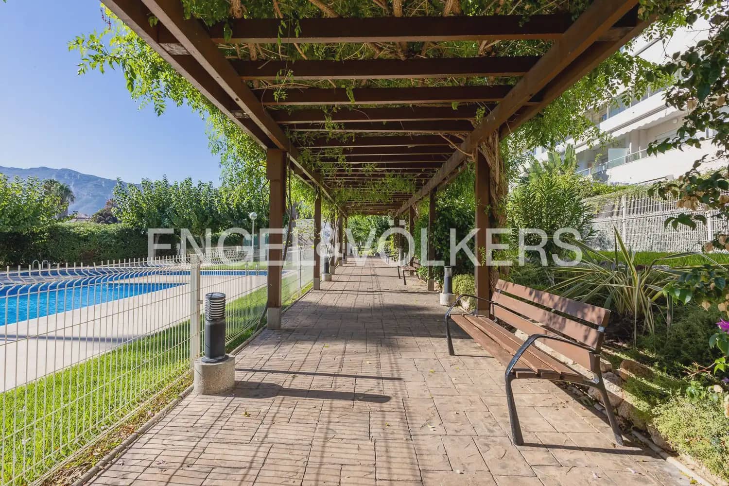 2 slaapkamer Flat te koop in Denia met zwembad garage - € 340.000 (Ref: 10086434)