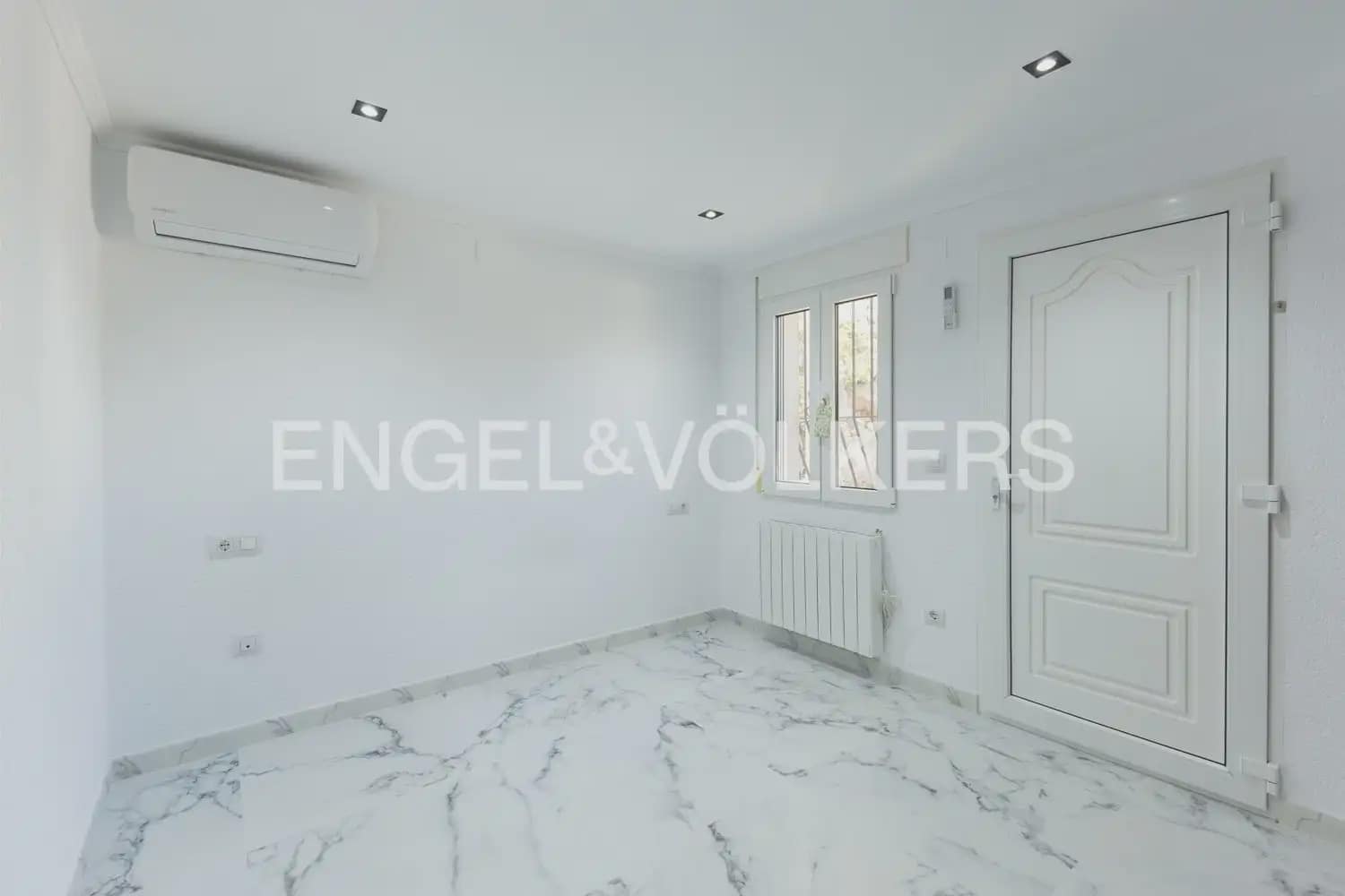 Chalet de 4 habitaciones en Ráfol de Almunia en venta con piscina garaje - 690.000 € (Ref: 10086435)
