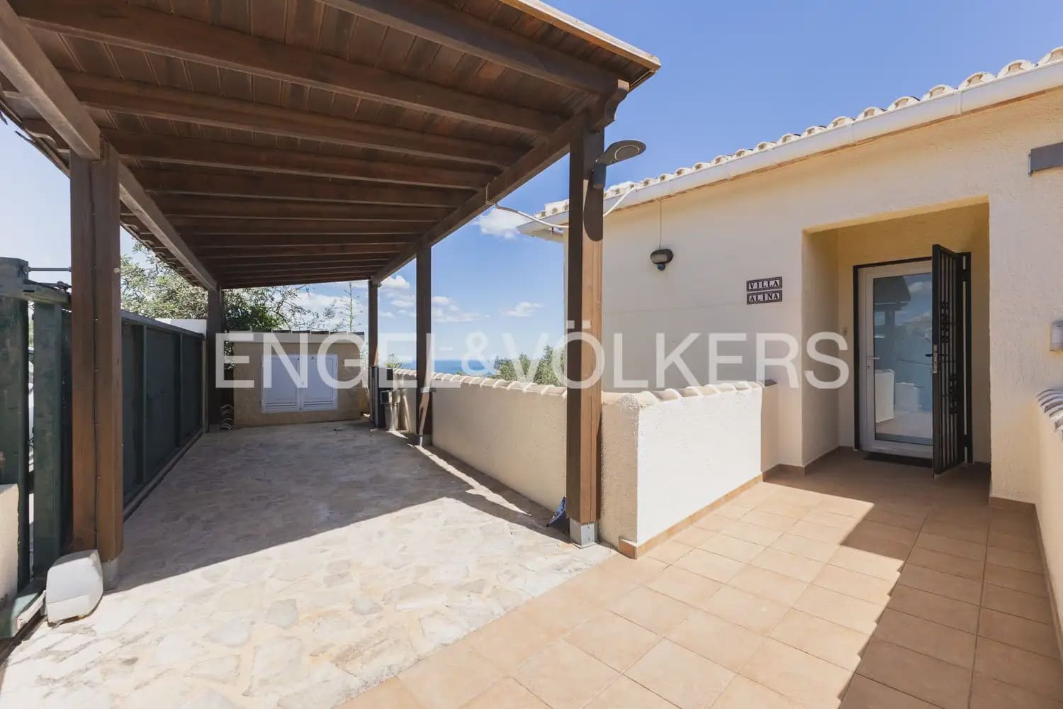 Chalet de 4 habitaciones en Ráfol de Almunia en venta con piscina garaje - 690.000 € (Ref: 10086435)