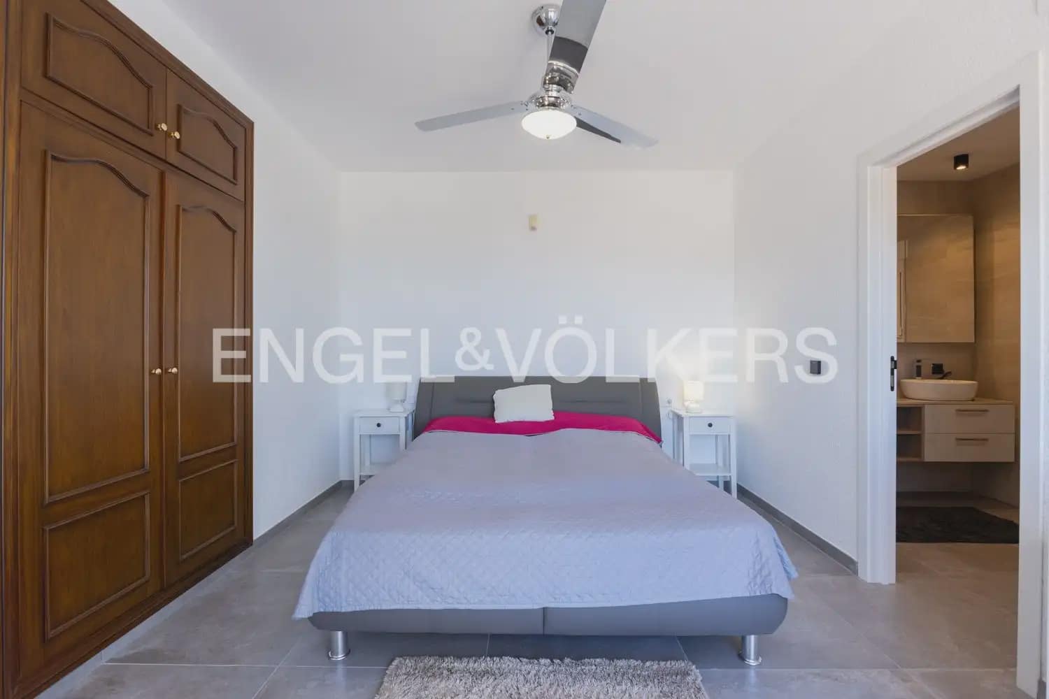 Chalet de 4 habitaciones en Ráfol de Almunia en venta con piscina garaje - 690.000 € (Ref: 10086435)