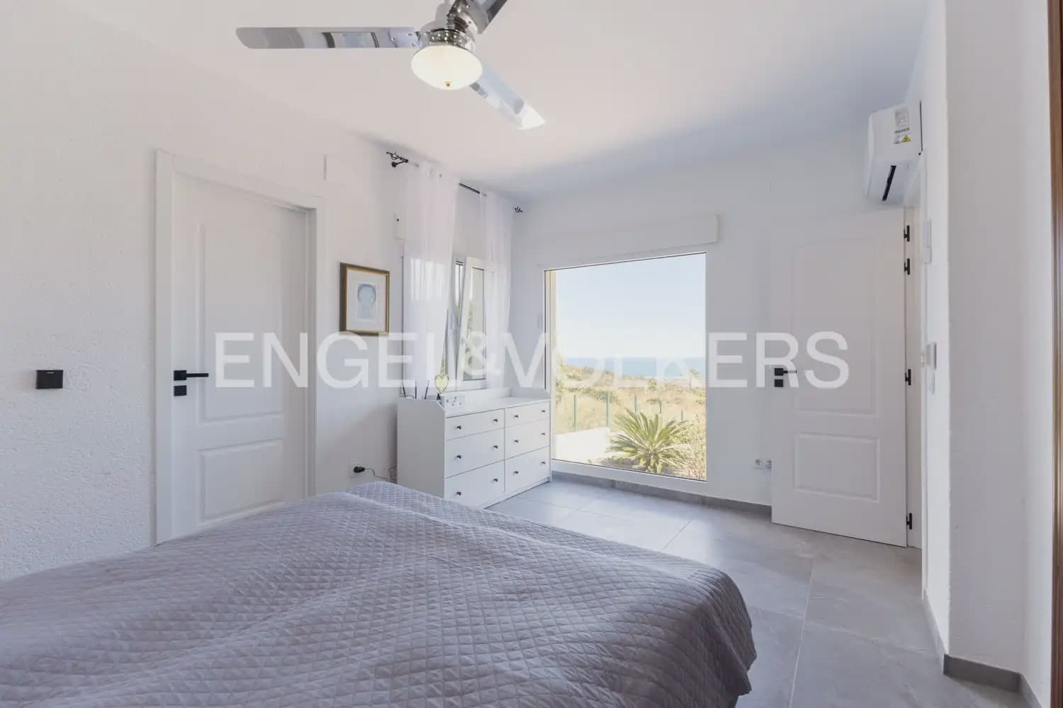 Chalet de 4 habitaciones en Ráfol de Almunia en venta con piscina garaje - 690.000 € (Ref: 10086435)