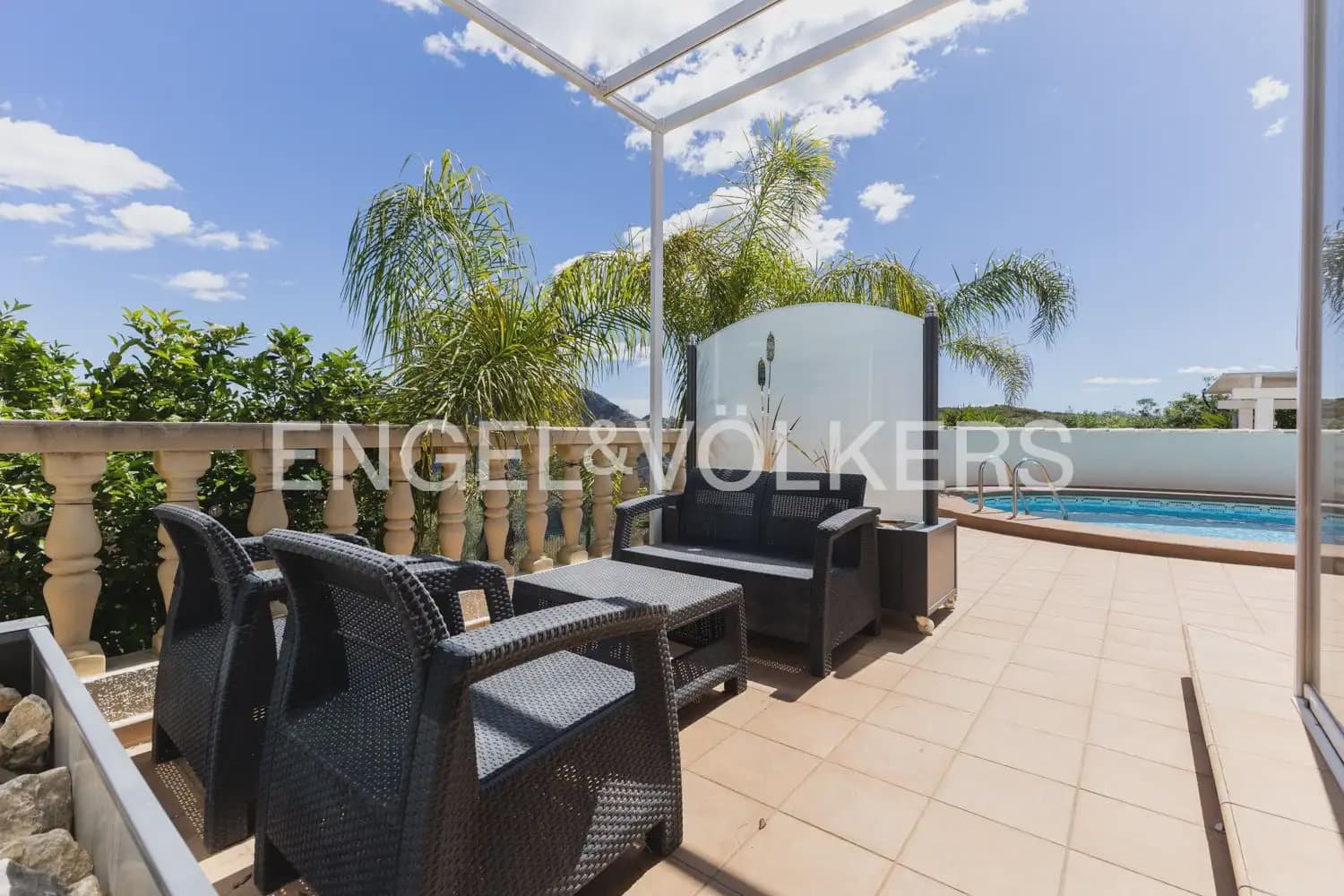Chalet de 4 habitaciones en Ráfol de Almunia en venta con piscina garaje - 690.000 € (Ref: 10086435)