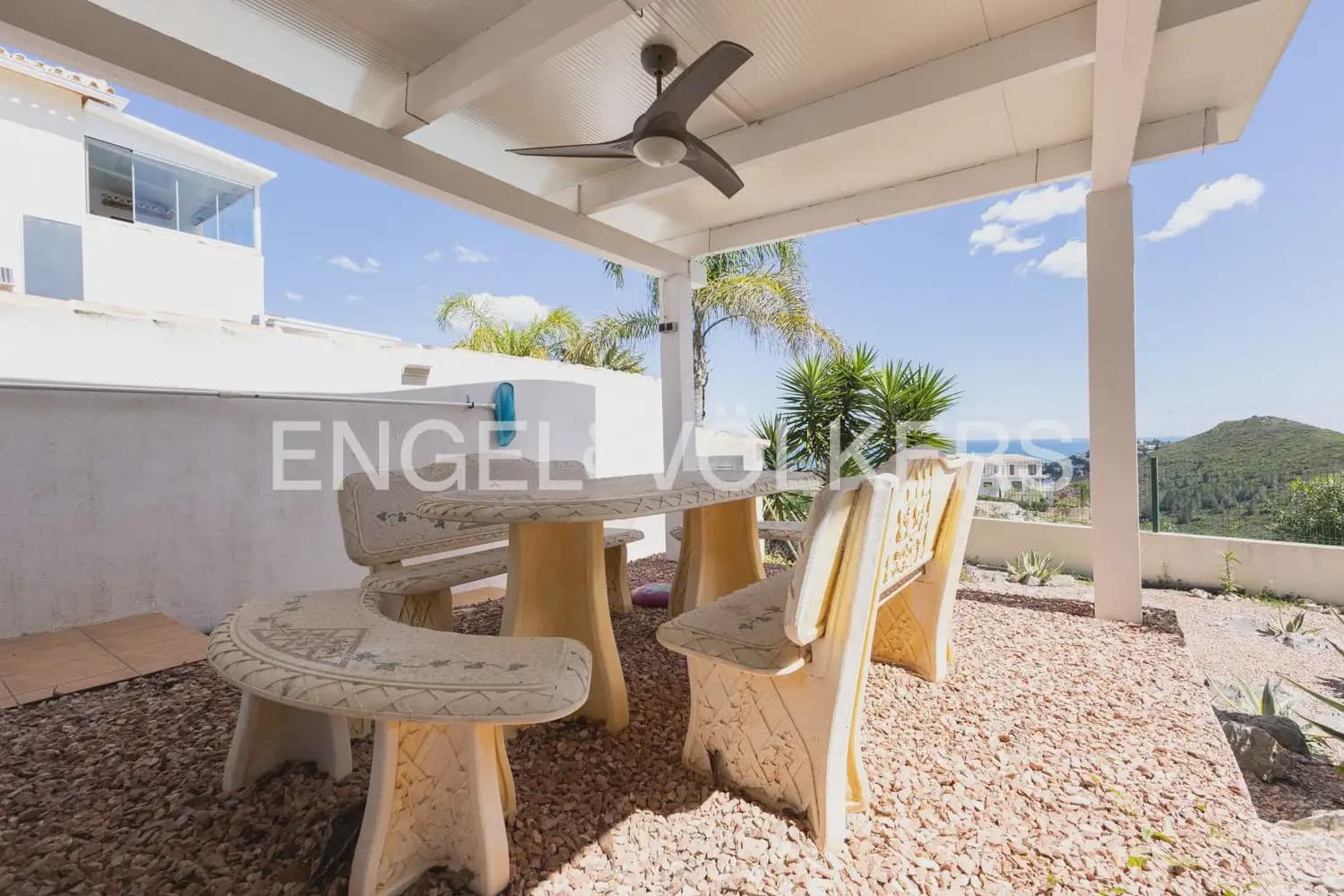 Chalet de 4 habitaciones en Ráfol de Almunia en venta con piscina garaje - 690.000 € (Ref: 10086435)