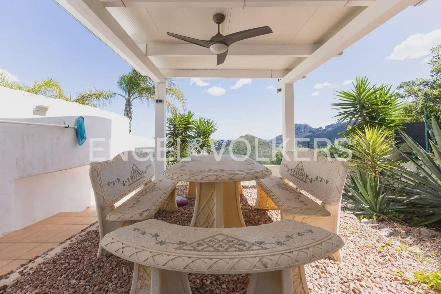 Chalet de 4 habitaciones en Ráfol de Almunia en venta con piscina garaje - 690.000 € (Ref: 10086435)