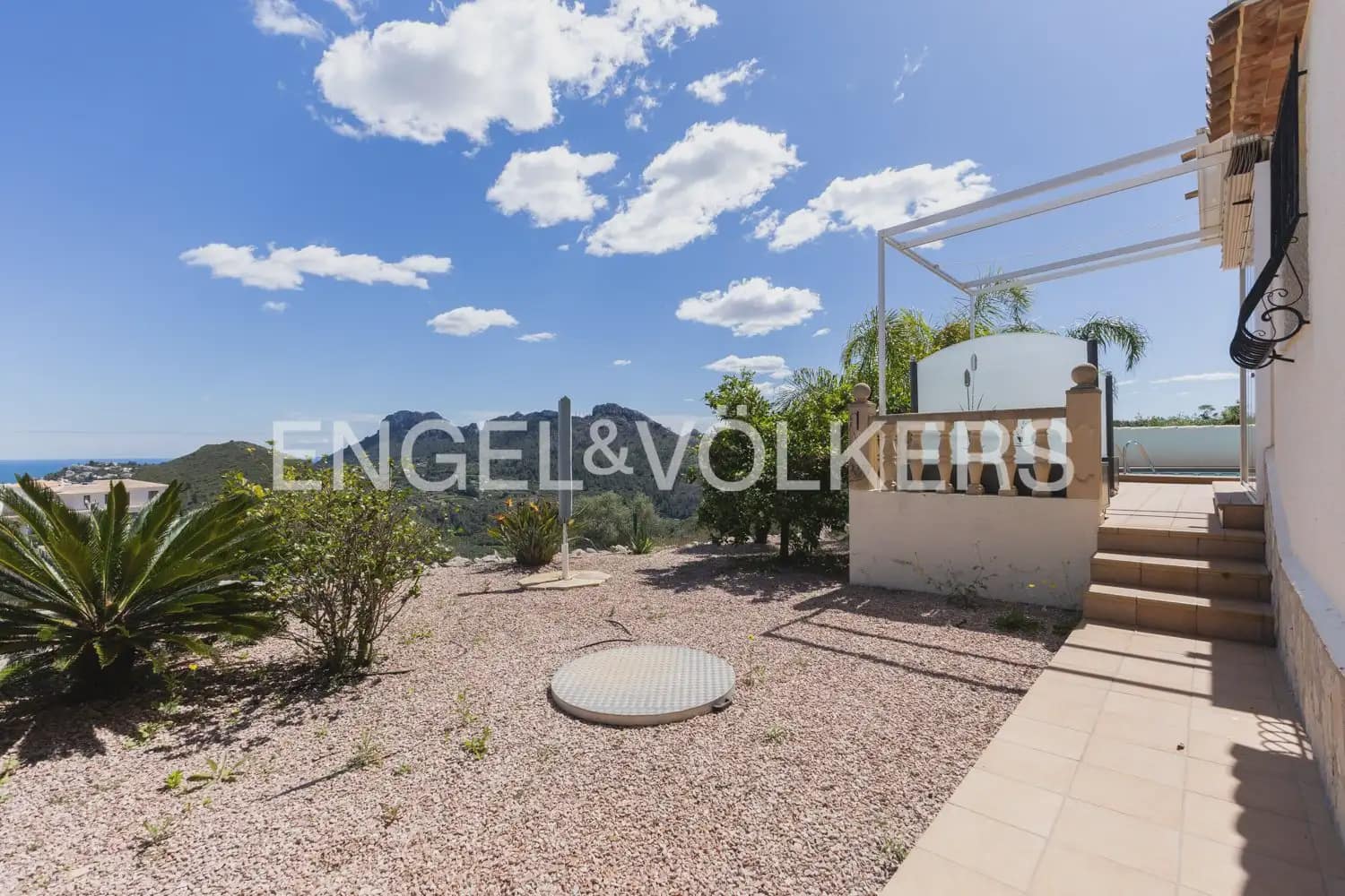 Chalet de 4 habitaciones en Ráfol de Almunia en venta con piscina garaje - 690.000 € (Ref: 10086435)