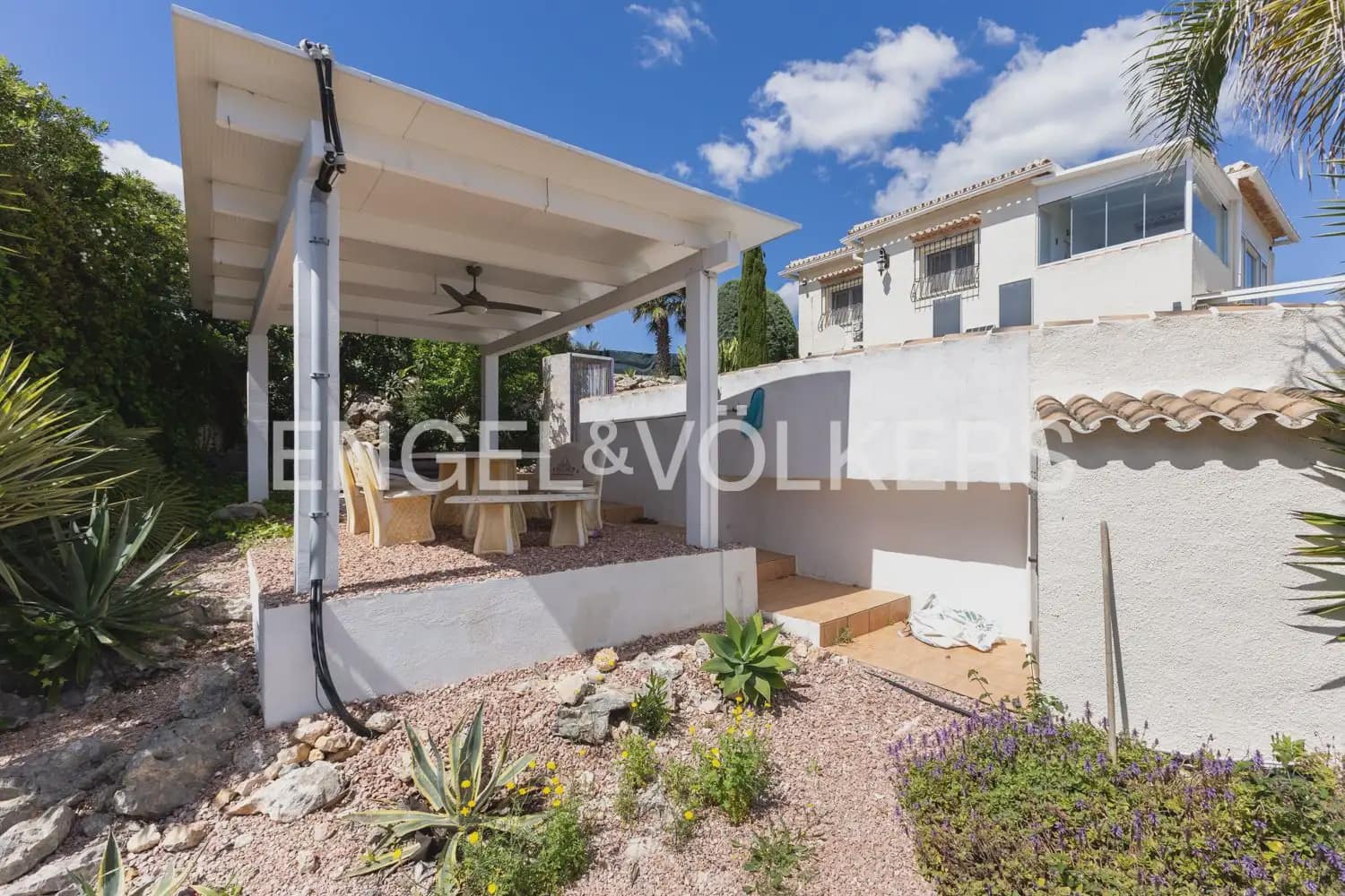 Chalet de 4 habitaciones en Ráfol de Almunia en venta con piscina garaje - 690.000 € (Ref: 10086435)