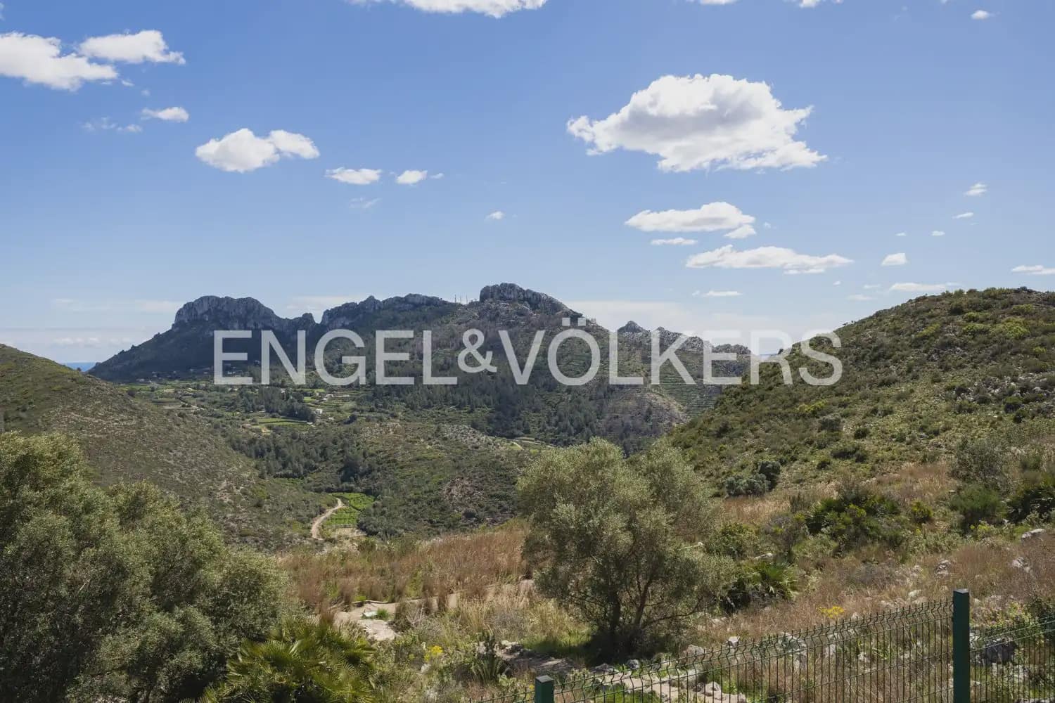 Chalet de 4 habitaciones en Ráfol de Almunia en venta con piscina garaje - 690.000 € (Ref: 10086435)