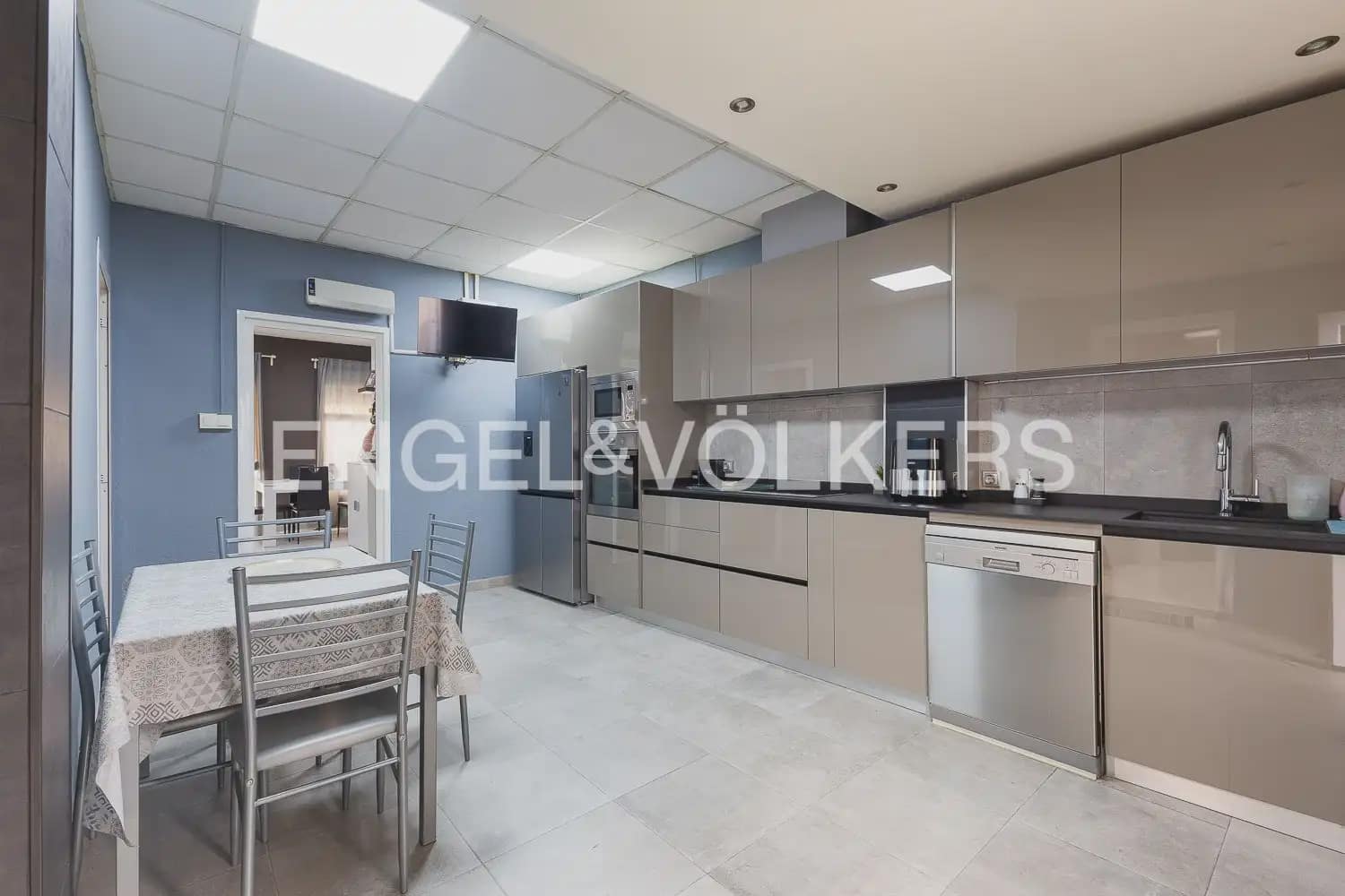 2 makuuhuone Omakotitalo myytävänä paikassa Valencia kaupunki - 635 000 € (Ref: 10086649)