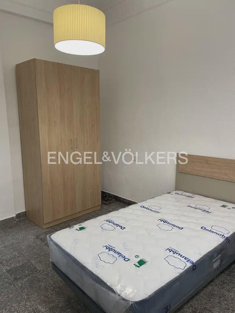 5 soverom Leilighet til leie i Valencia by - € 1 900 (Ref: 10088582)
