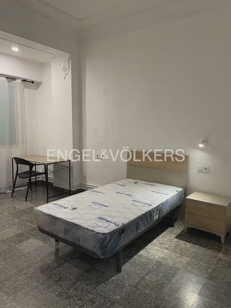 5 soverom Leilighet til leie i Valencia by - € 1 900 (Ref: 10088582)