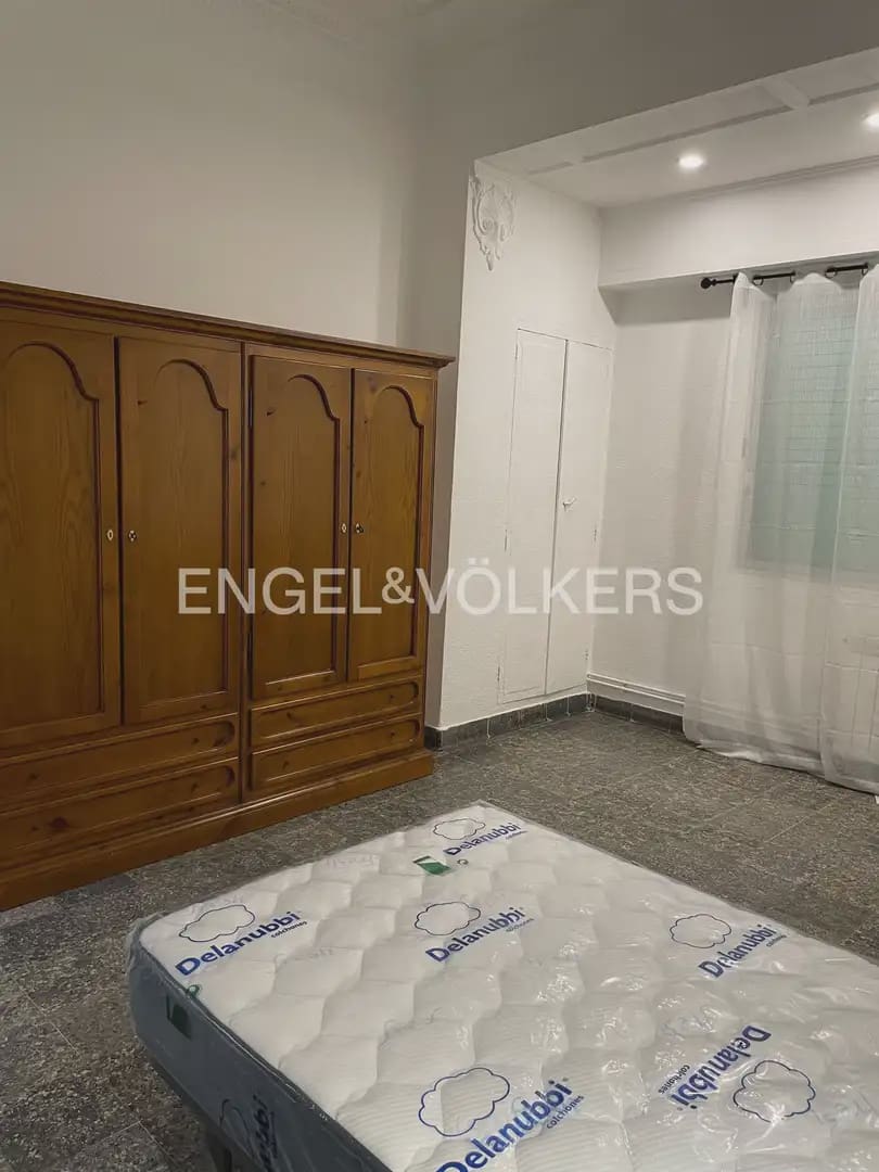 5 soverom Leilighet til leie i Valencia by - € 1 900 (Ref: 10088582)
