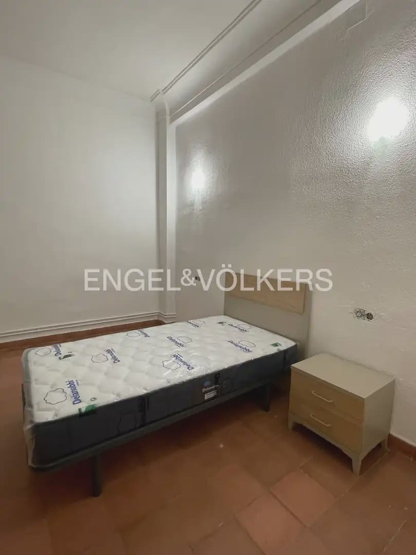 5 soverom Leilighet til leie i Valencia by - € 1 900 (Ref: 10088582)