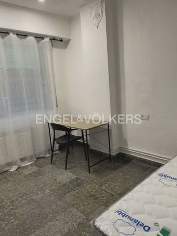 5 sovrum Lägenhet att hyra i La Petxina, Valencia stad - 1 900 € (Ref: 10088582)
