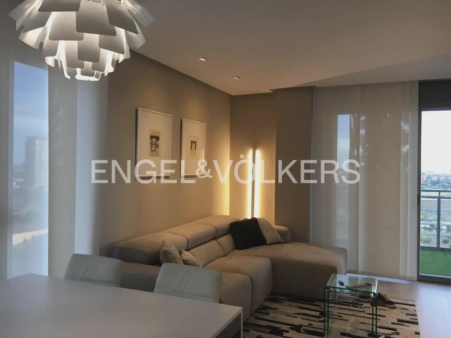 3 bedroom Flat for rent in Valencia city with pool garage - € 2,000 (Ref: 10088584)