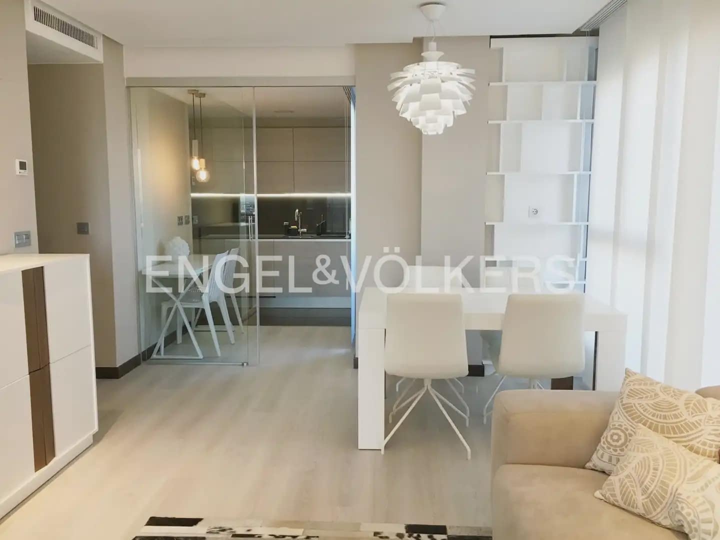 3 bedroom Flat for rent in Valencia city with pool garage - € 2,000 (Ref: 10088584)