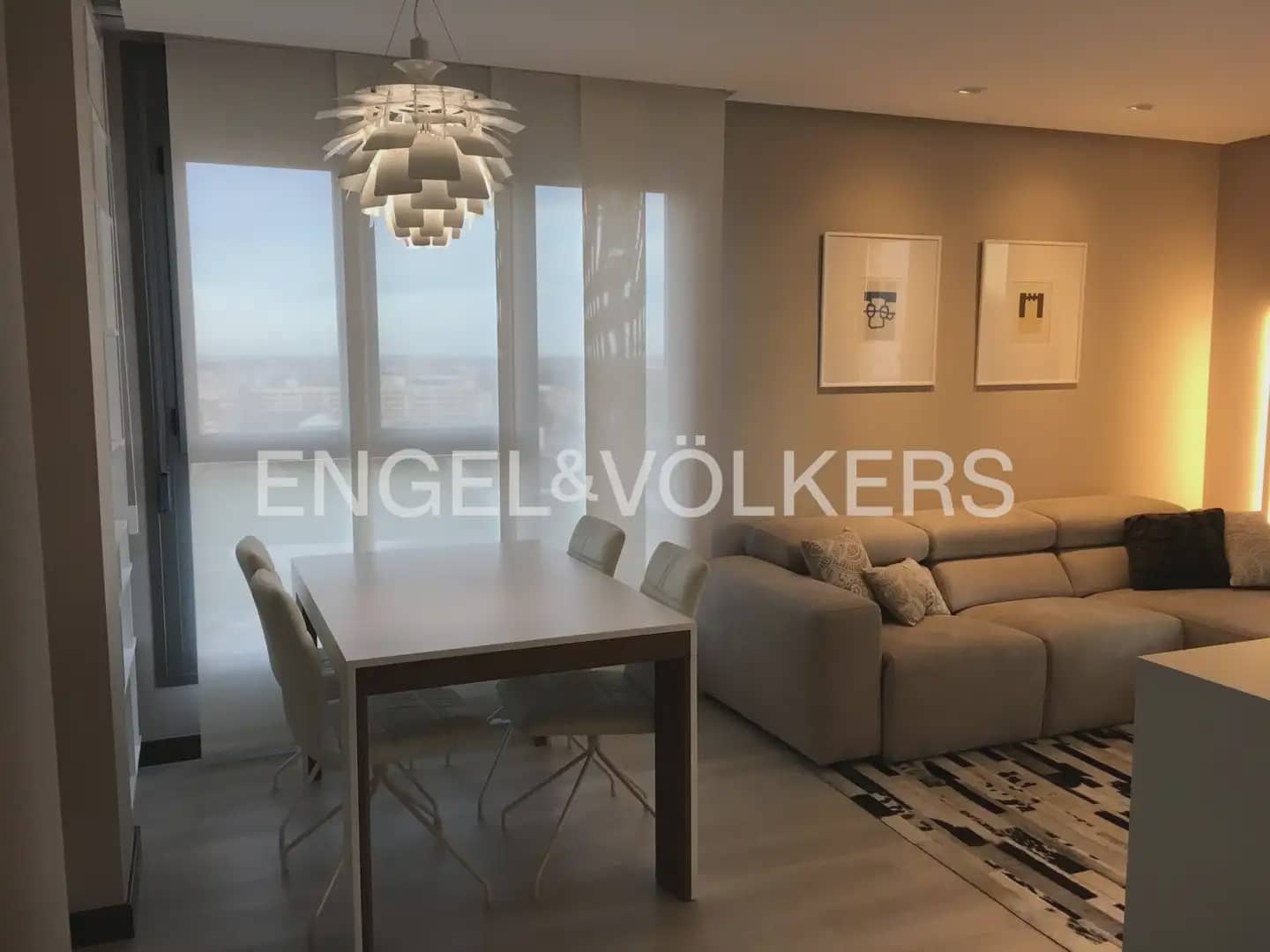 3 bedroom Flat for rent in Valencia city with pool garage - € 2,000 (Ref: 10088584)
