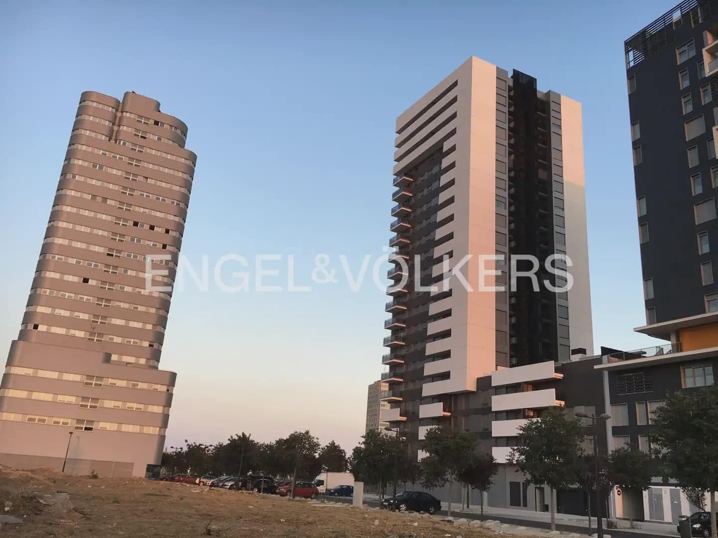 3 bedroom Flat for rent in Valencia city with pool garage - € 2,000 (Ref: 10088584)