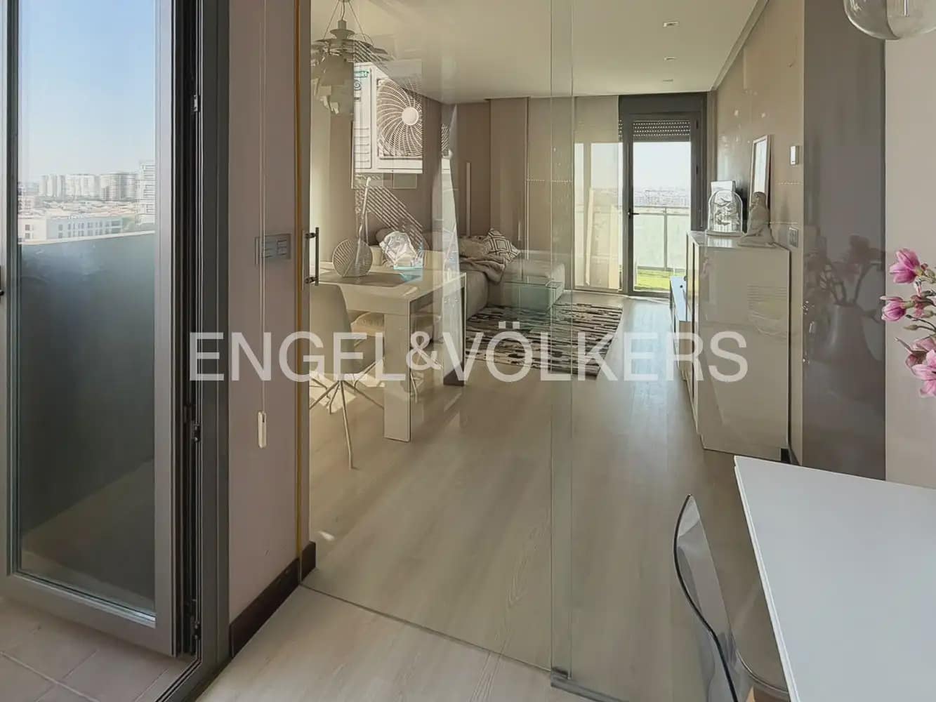 3 bedroom Flat for rent in Valencia city with pool garage - € 2,000 (Ref: 10088584)