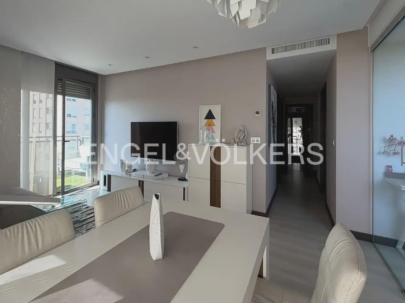 3 bedroom Flat for rent in Valencia city with pool garage - € 2,000 (Ref: 10088584)