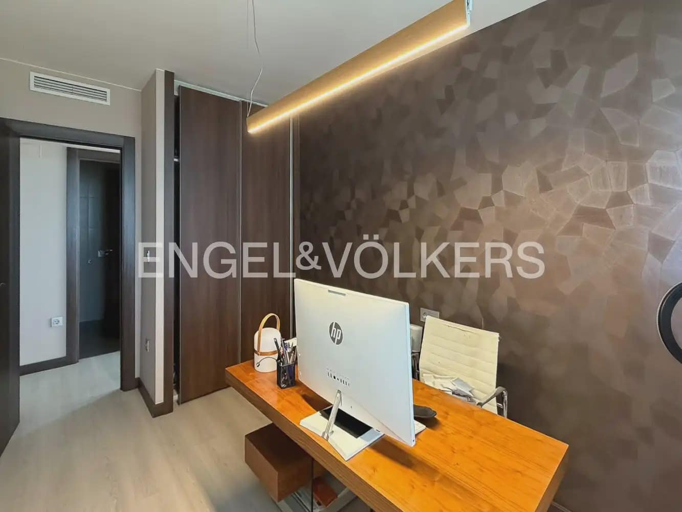 3 bedroom Flat for rent in Valencia city with pool garage - € 2,000 (Ref: 10088584)