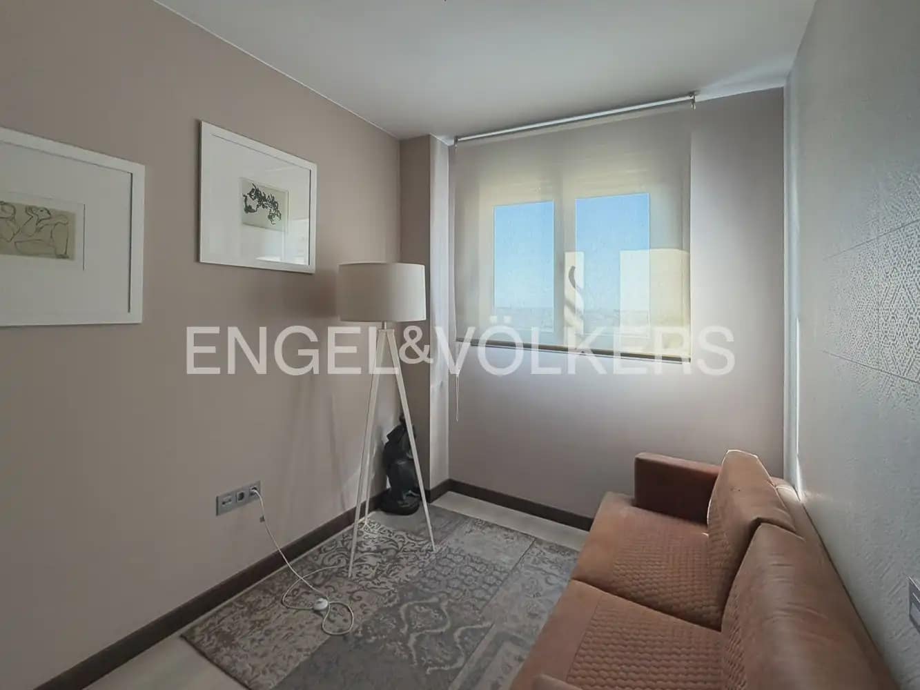 3 bedroom Flat for rent in Valencia city with pool garage - € 2,000 (Ref: 10088584)