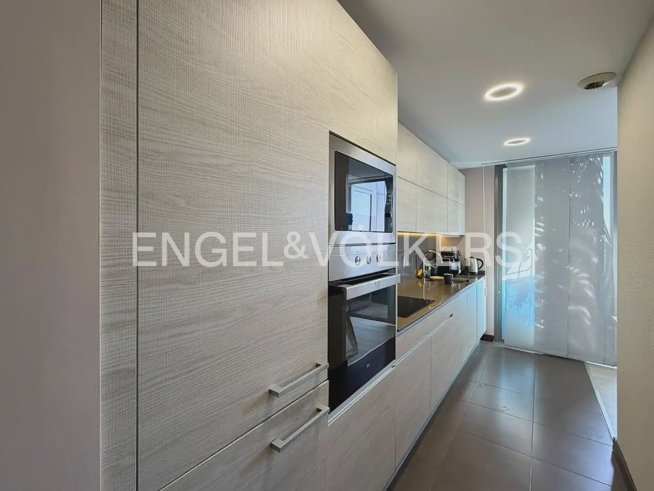 3 bedroom Flat for rent in Valencia city with pool garage - € 2,000 (Ref: 10088584)