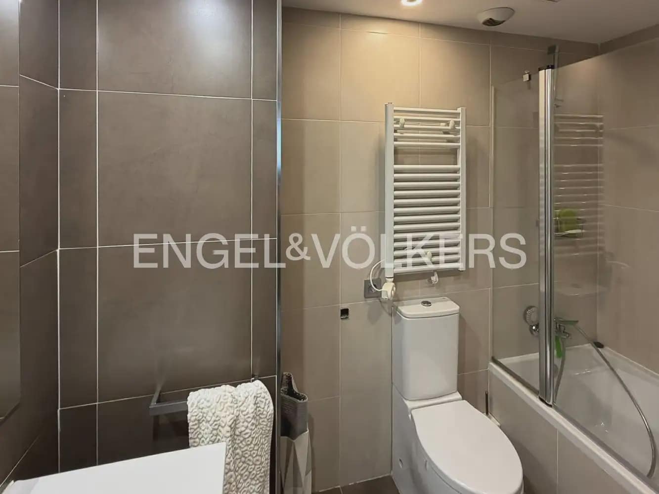 3 bedroom Flat for rent in Valencia city with pool garage - € 2,000 (Ref: 10088584)